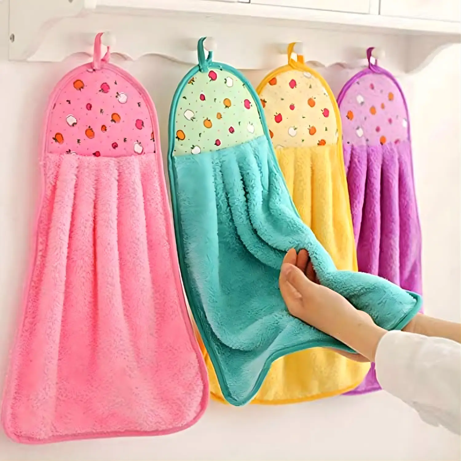 🧺 Water Absorbing Soft Hanging Hand Towel – Thickened & Quick Dry
